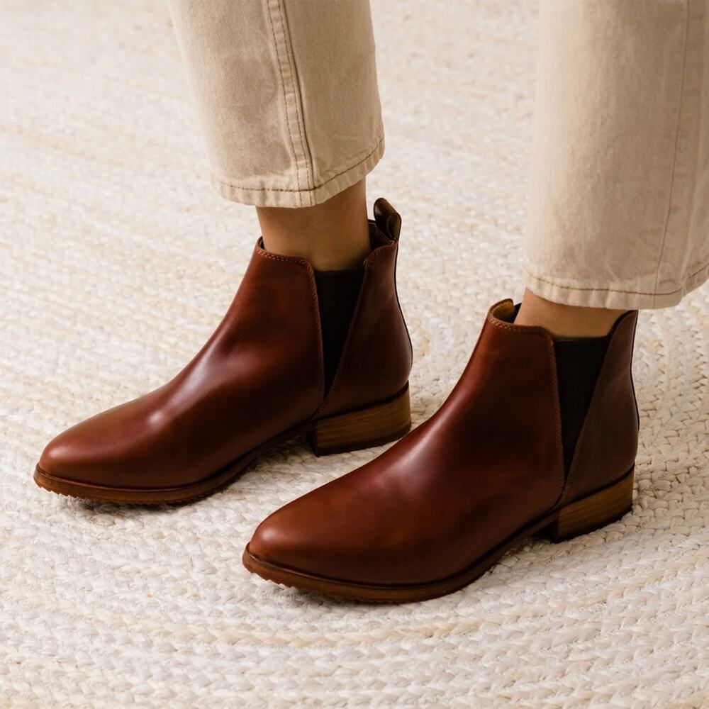 Nisolo Eva Everyday Chelsea Boot Auburn Leather NIB 8.5 Sustainable Designer - Picture 3 of 16
